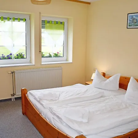 Zum Neuensiener P Lancken-Granitz